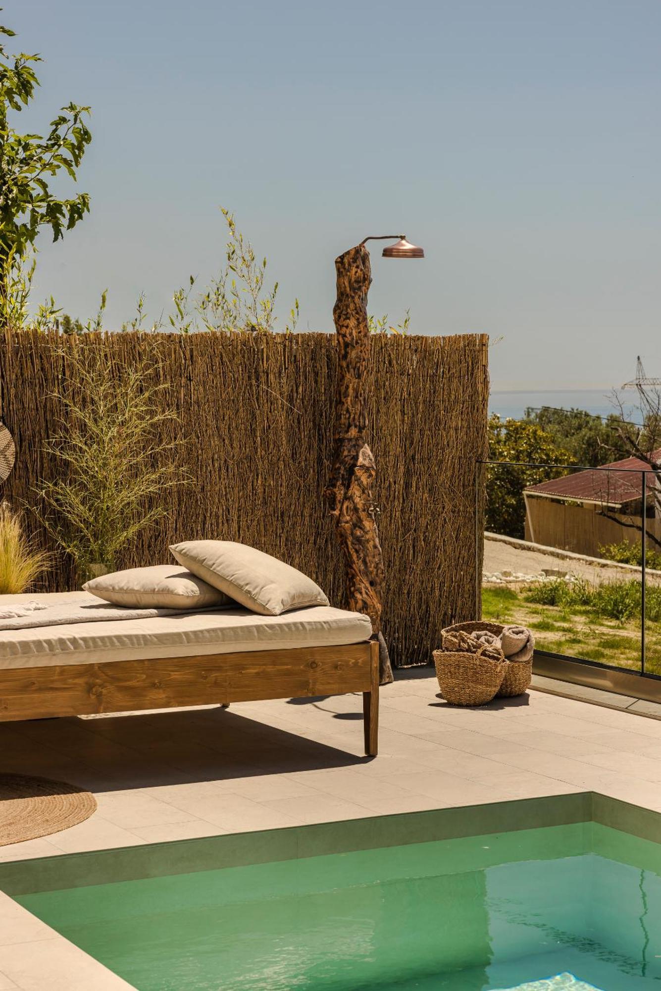 Hilaritas Luxury Suites Sea View, Private Pool & Jacuzzi Paradise Ratzaklion ภายนอก รูปภาพ