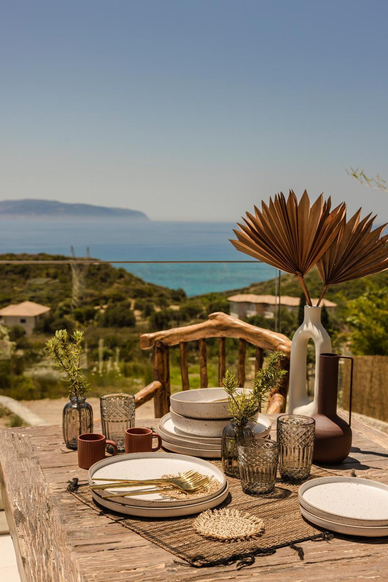 Hilaritas Luxury Suites Sea View, Private Pool & Jacuzzi Paradise Ratzaklion ภายนอก รูปภาพ