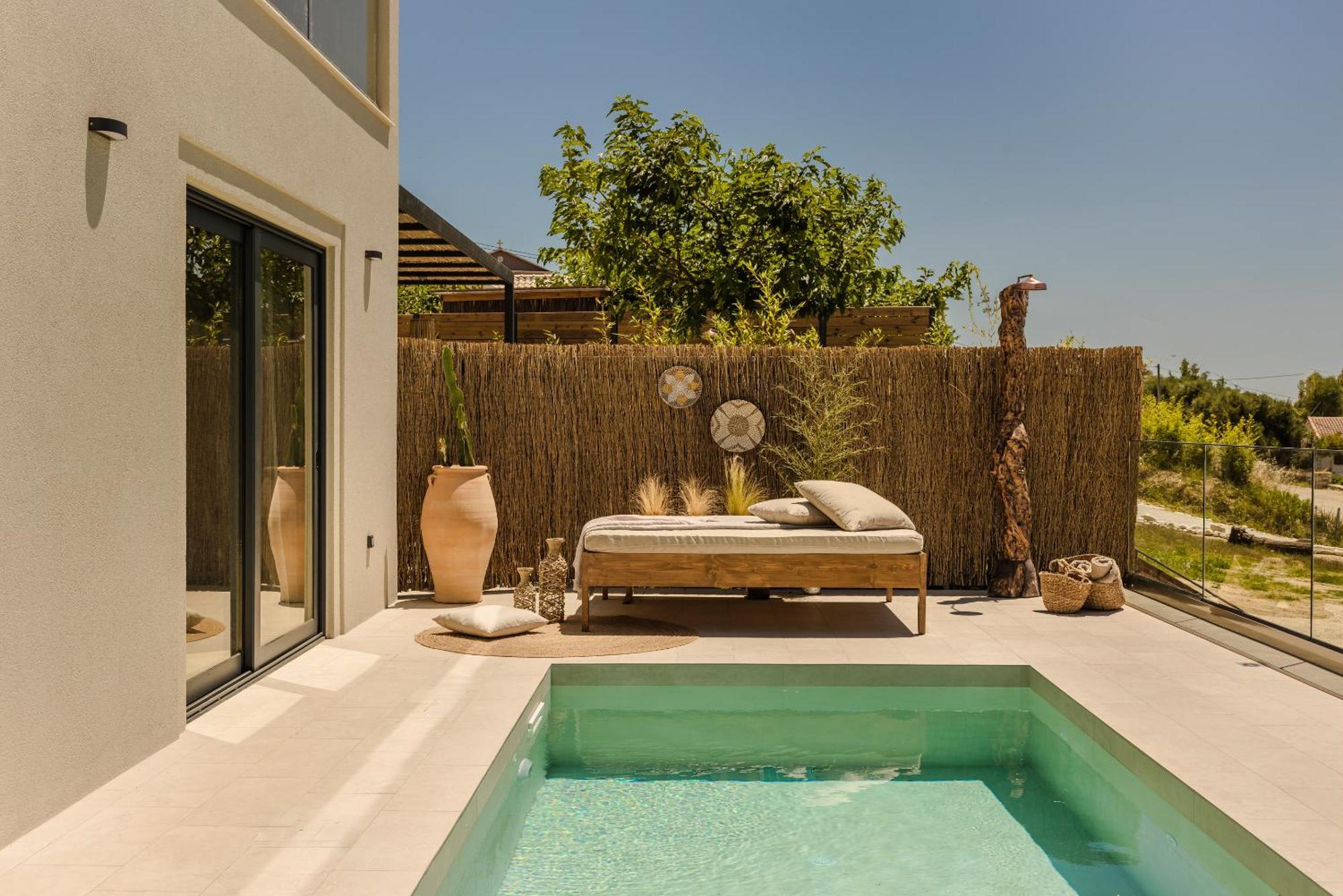 Hilaritas Luxury Suites Sea View, Private Pool & Jacuzzi Paradise Ratzaklion ภายนอก รูปภาพ