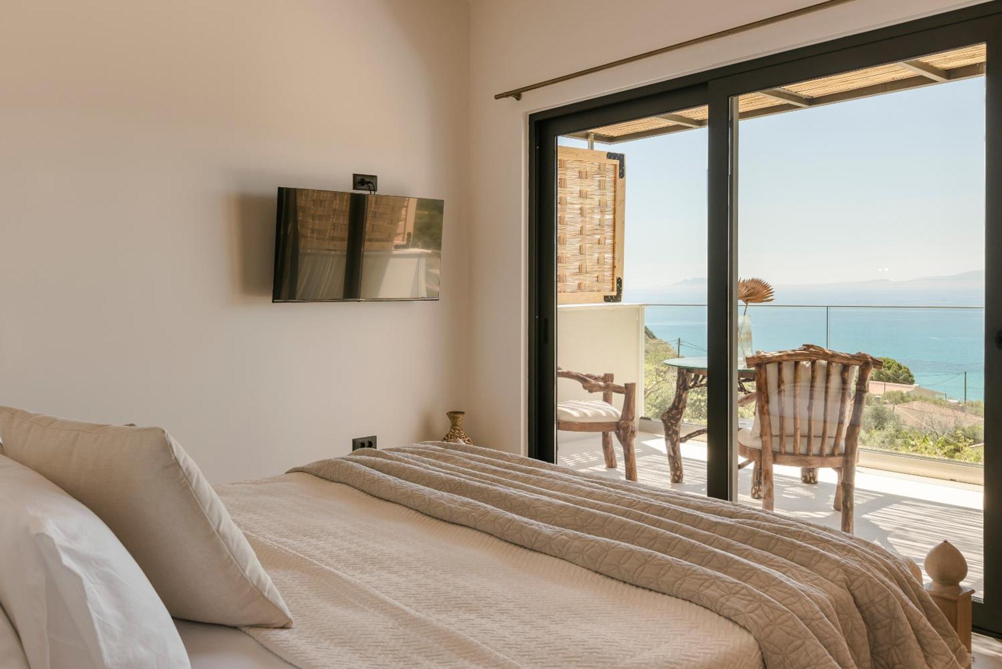 Hilaritas Luxury Suites Sea View, Private Pool & Jacuzzi Paradise Ratzaklion ภายนอก รูปภาพ