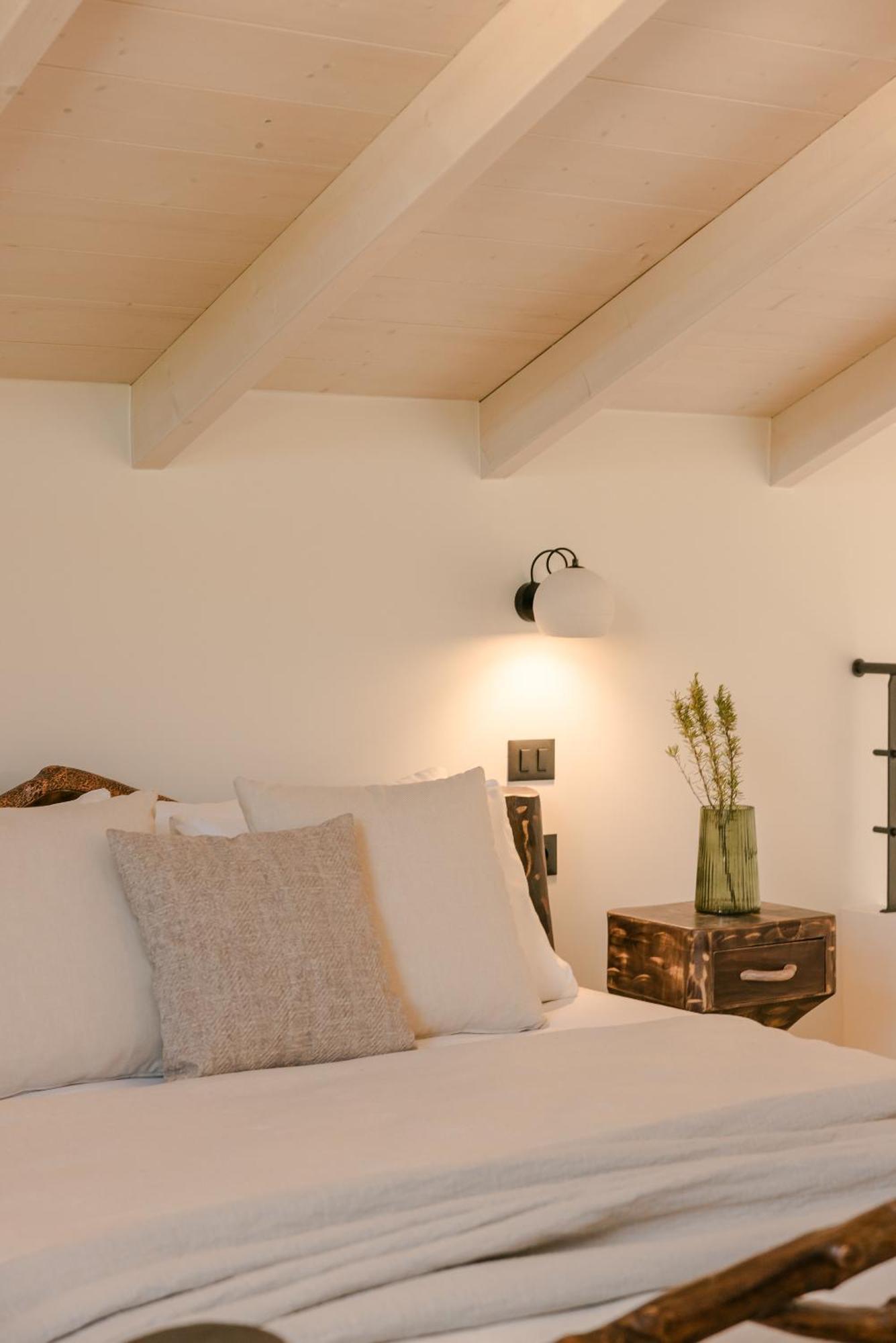 Hilaritas Luxury Suites Sea View, Private Pool & Jacuzzi Paradise Ratzaklion ภายนอก รูปภาพ