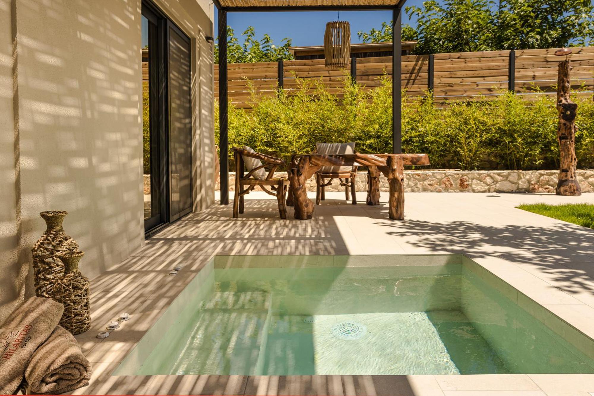 Hilaritas Luxury Suites Sea View, Private Pool & Jacuzzi Paradise Ratzaklion ภายนอก รูปภาพ